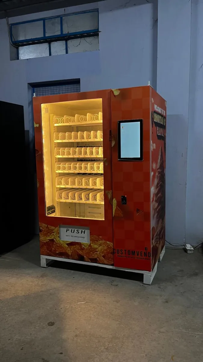 500 STORAGE CAPACITY SNACKS AND BEVERAGES VENDING MACHINE